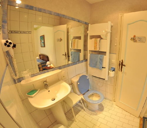 Hotel-Logis La Coraline Gannat Buitenkant foto
